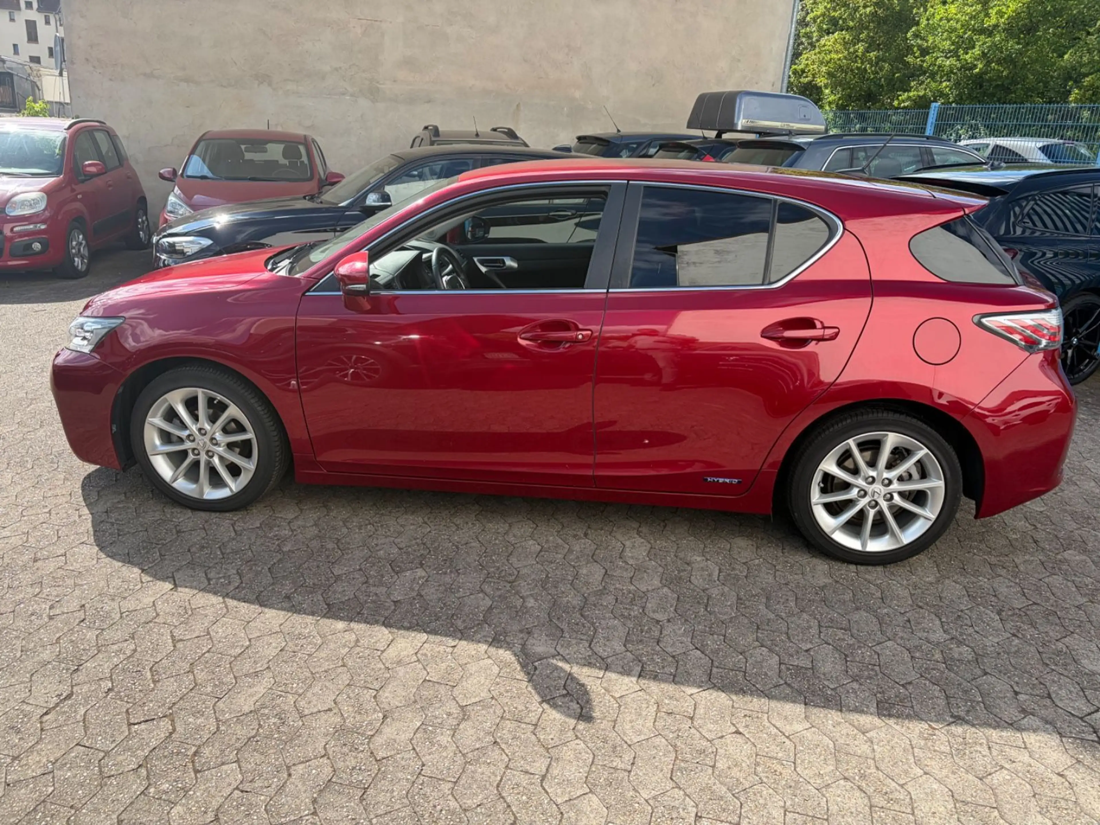 Lexus CT 200h — photo 3