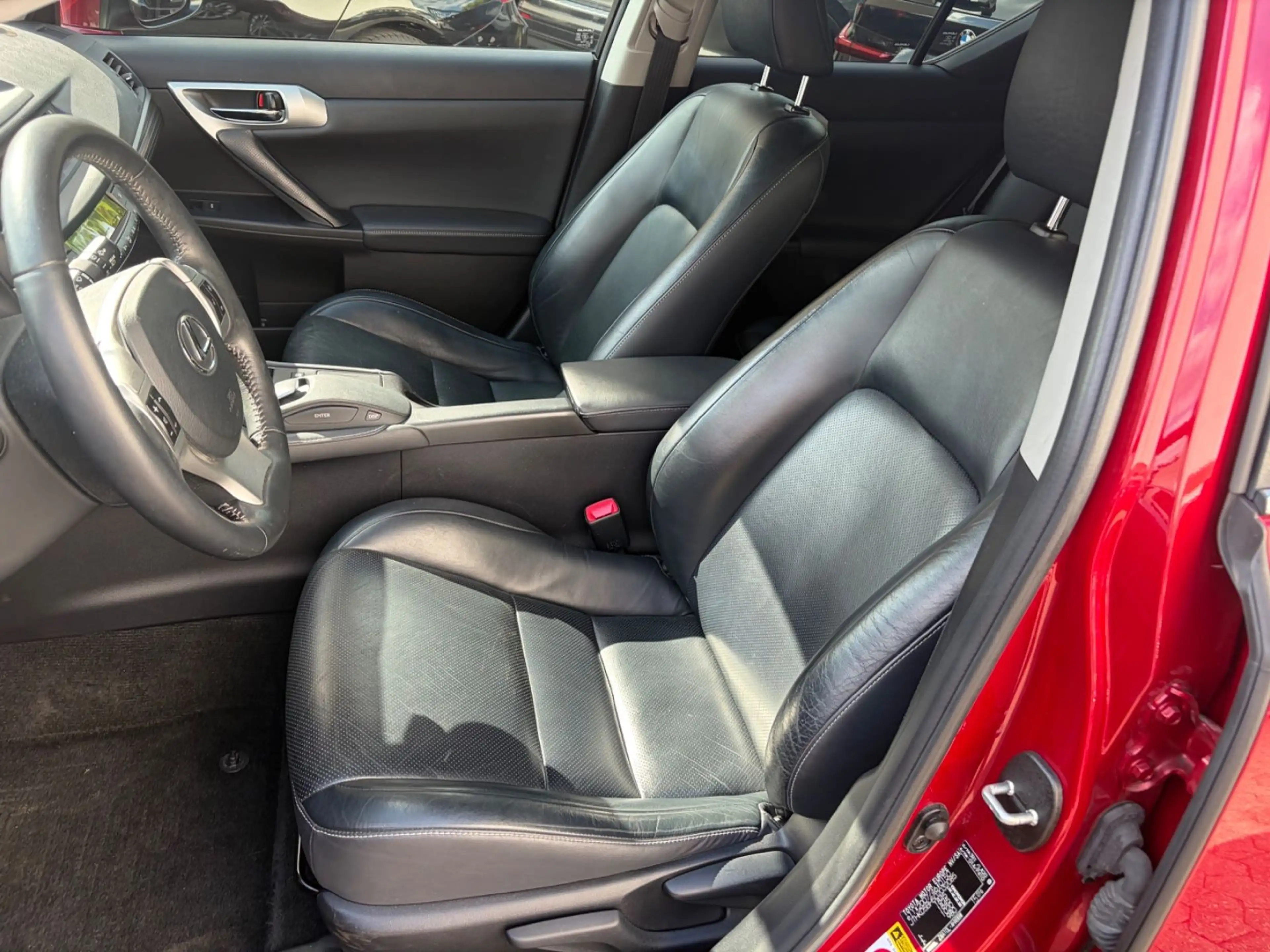 Lexus CT 200h — photo 10