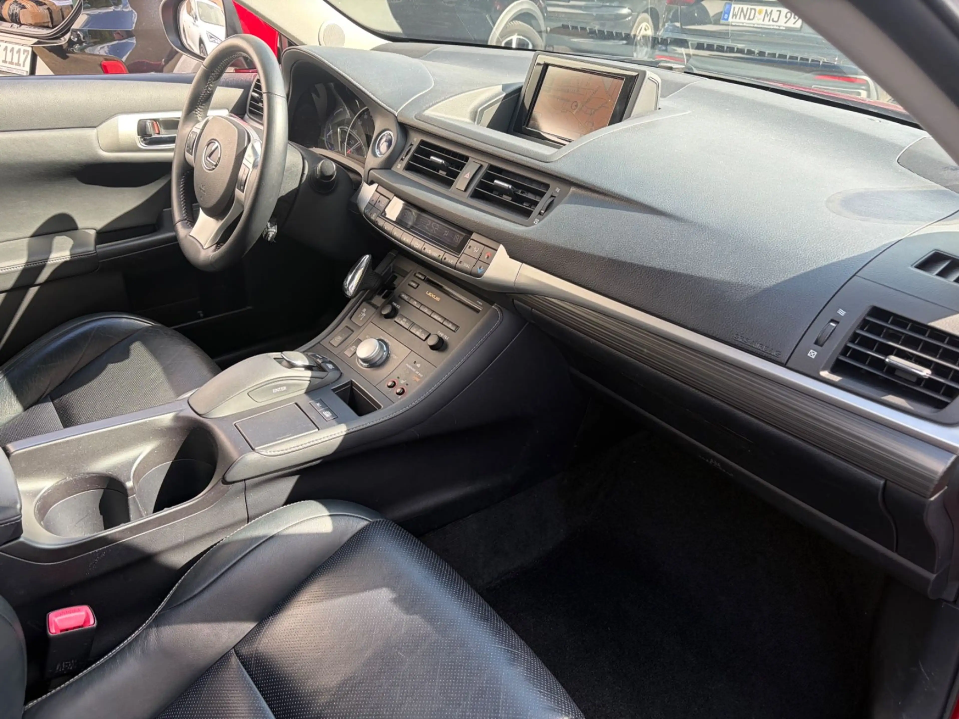 Lexus CT 200h — photo 15