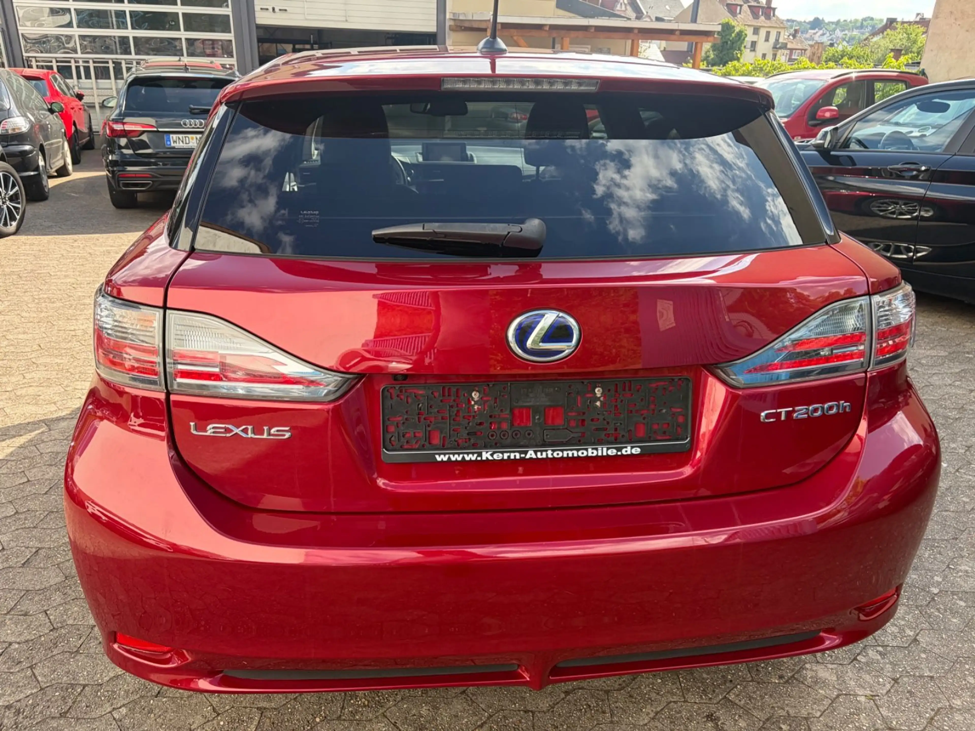 Lexus CT 200h — photo 8