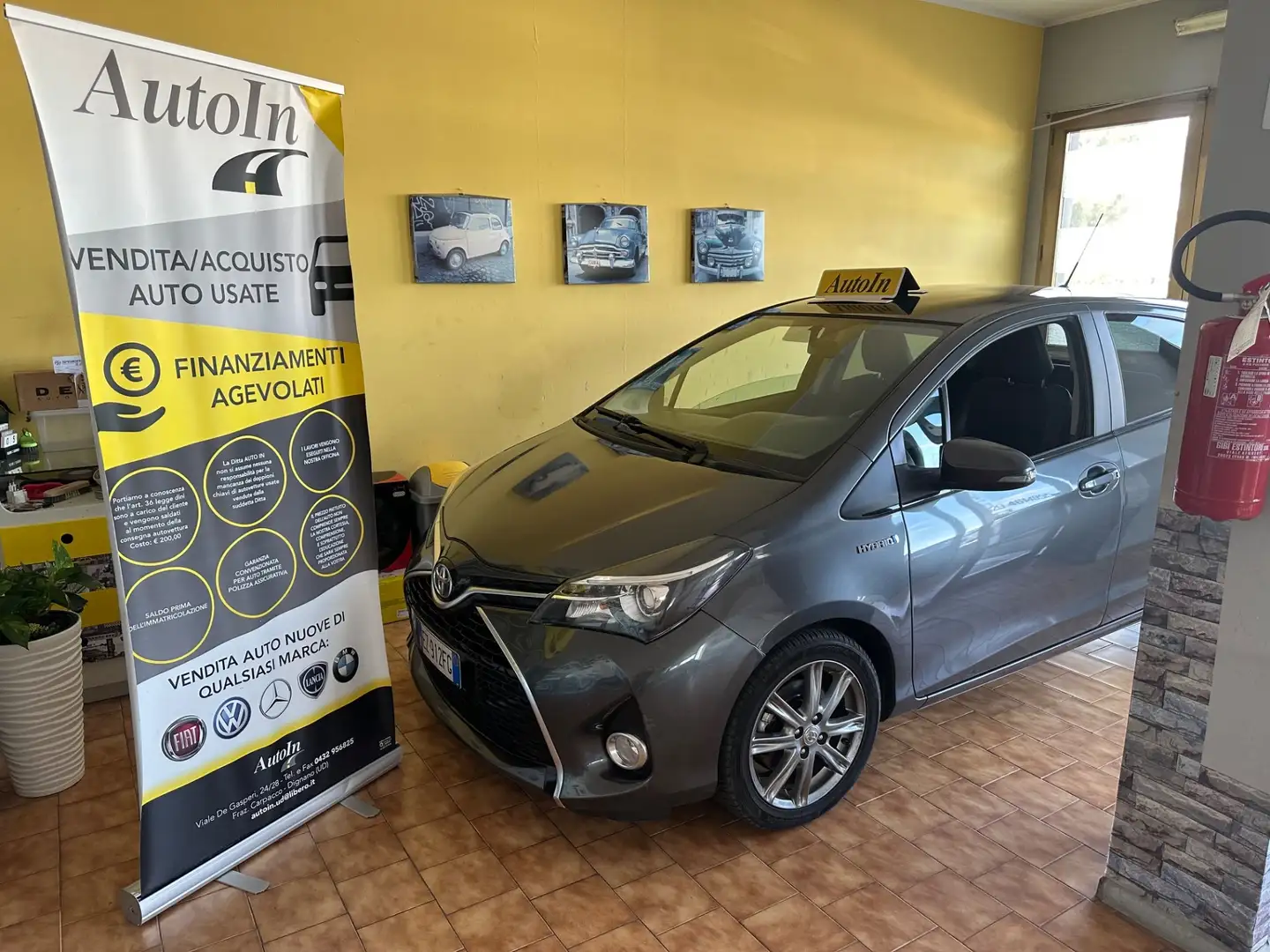 Toyota Yaris 1.5 Hybrid 5 porte Cool Grau - 1