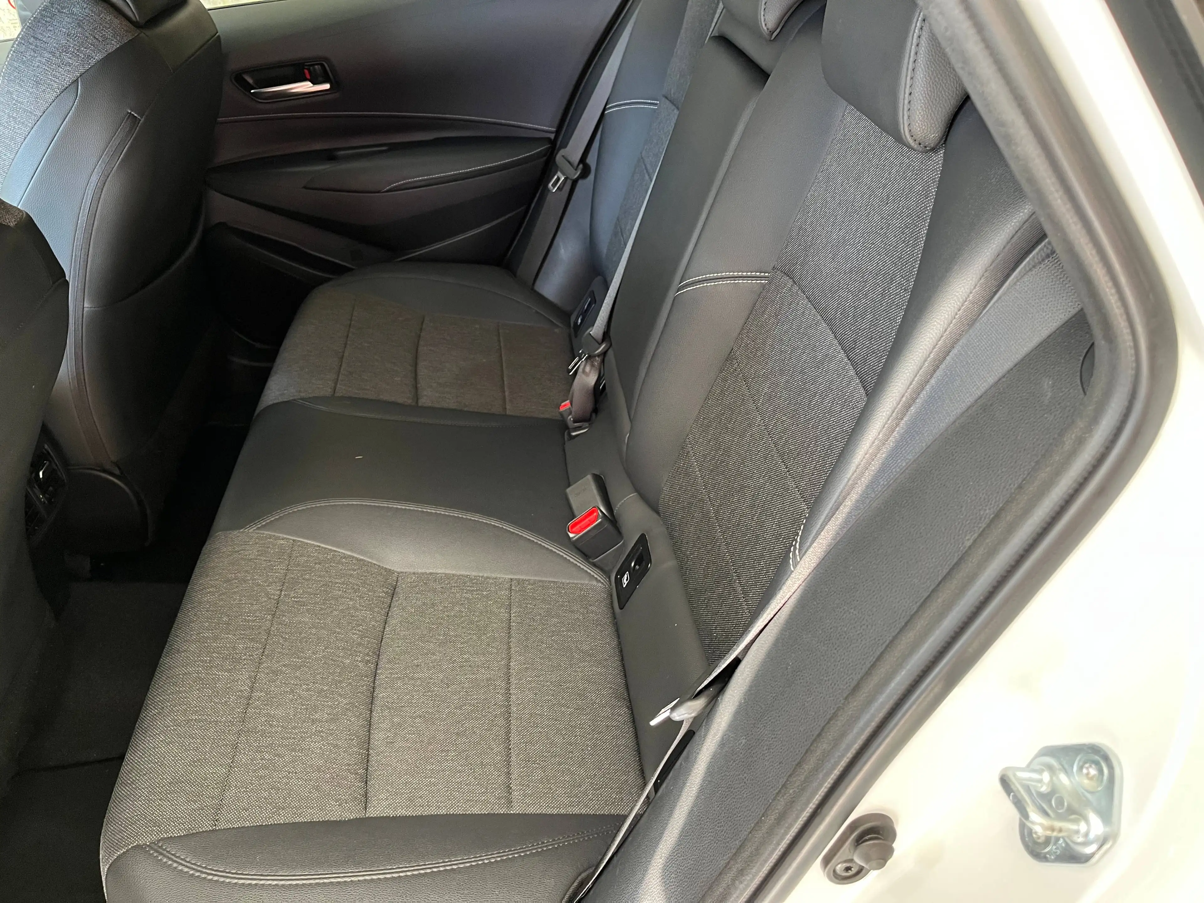 Toyota Corolla Corolla SW Hybrid 1.8 Style GPF e-CVT — photo 12