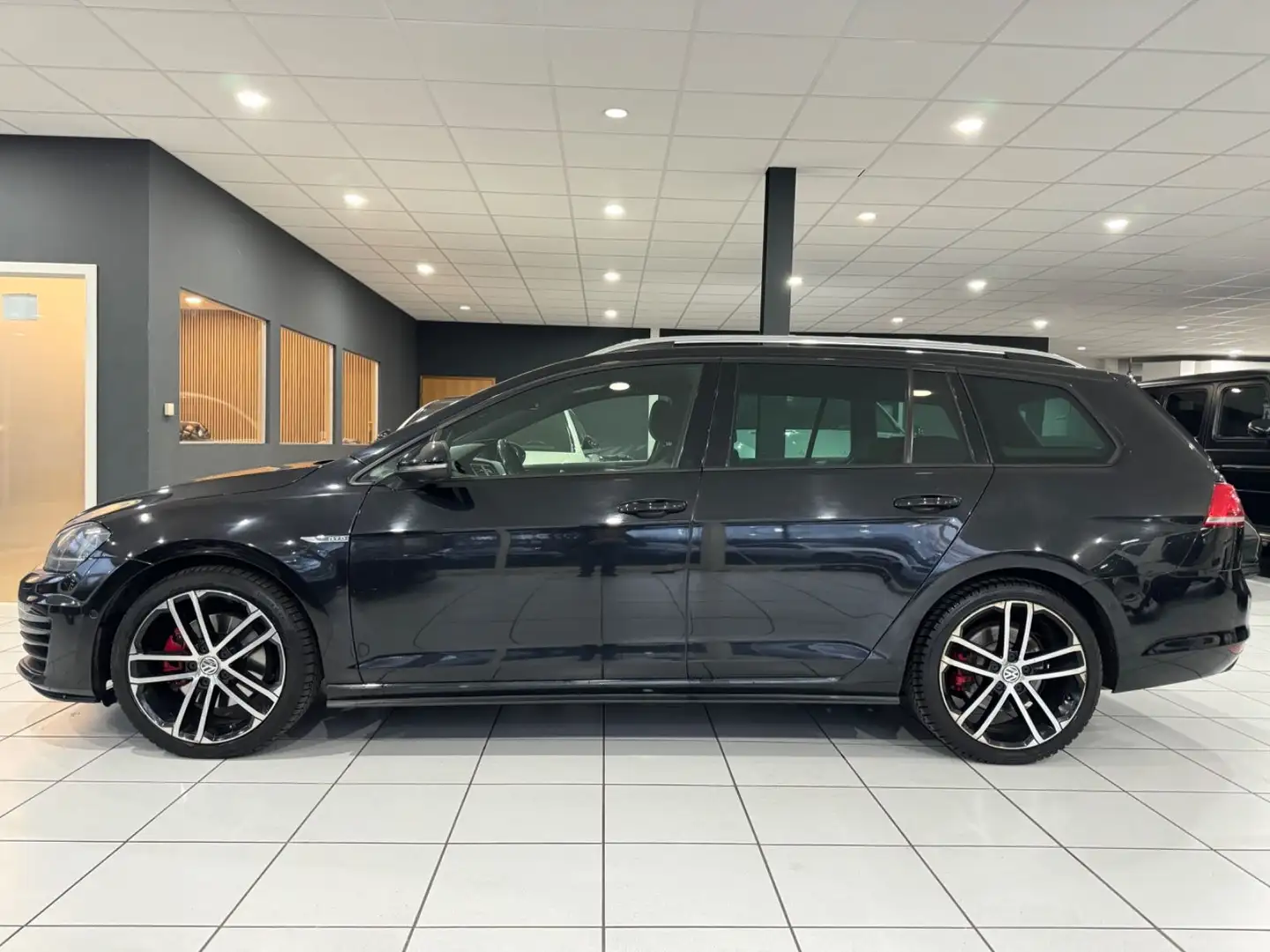 Volkswagen Golf VII Variant GTD DSG*LED*DYNAUDIO*NAVI*MFL* Zwart - 2