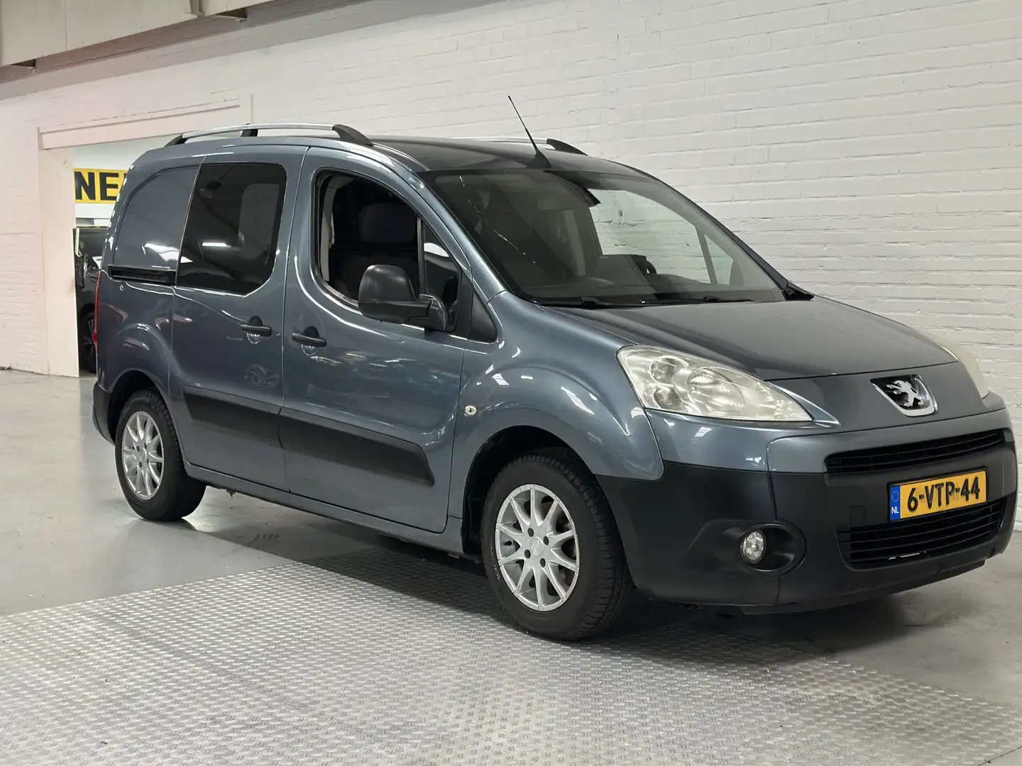 Peugeot Partner 120 1.6 e-HDI L1 XT Profit + 2Tronic AIRCO /LMV / Gris - 2
