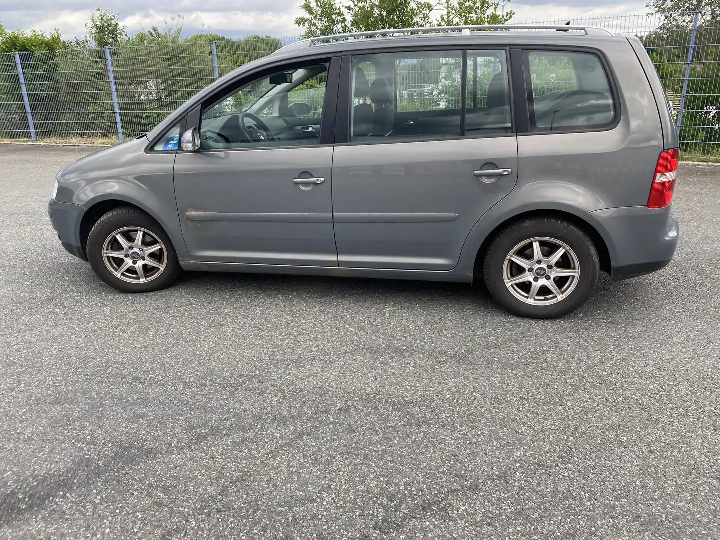Volkswagen Touran Goal 7-Sitzen Grau - 2