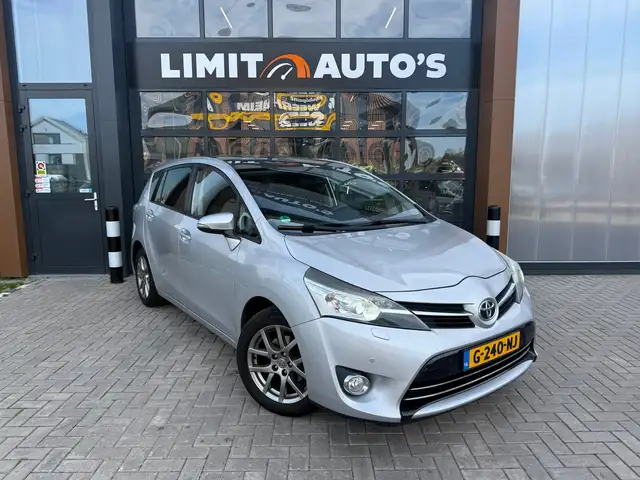 Toyota Verso view 4