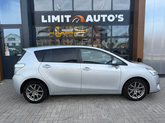 Toyota Verso view 8