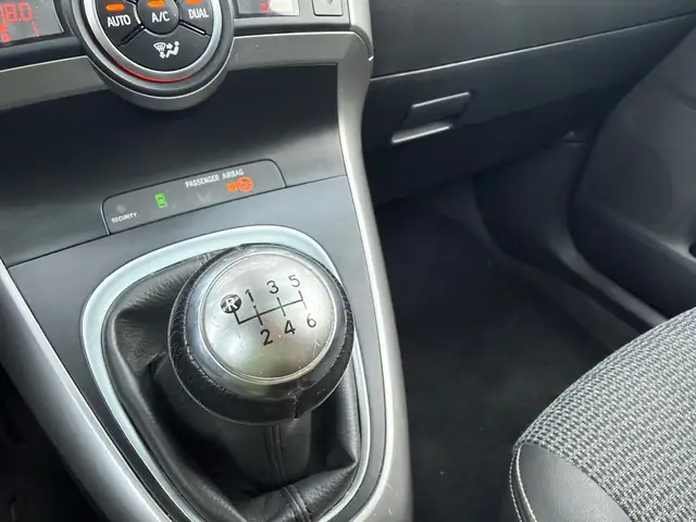 Toyota Verso view 19