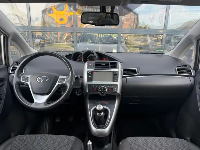 Toyota Verso view 3