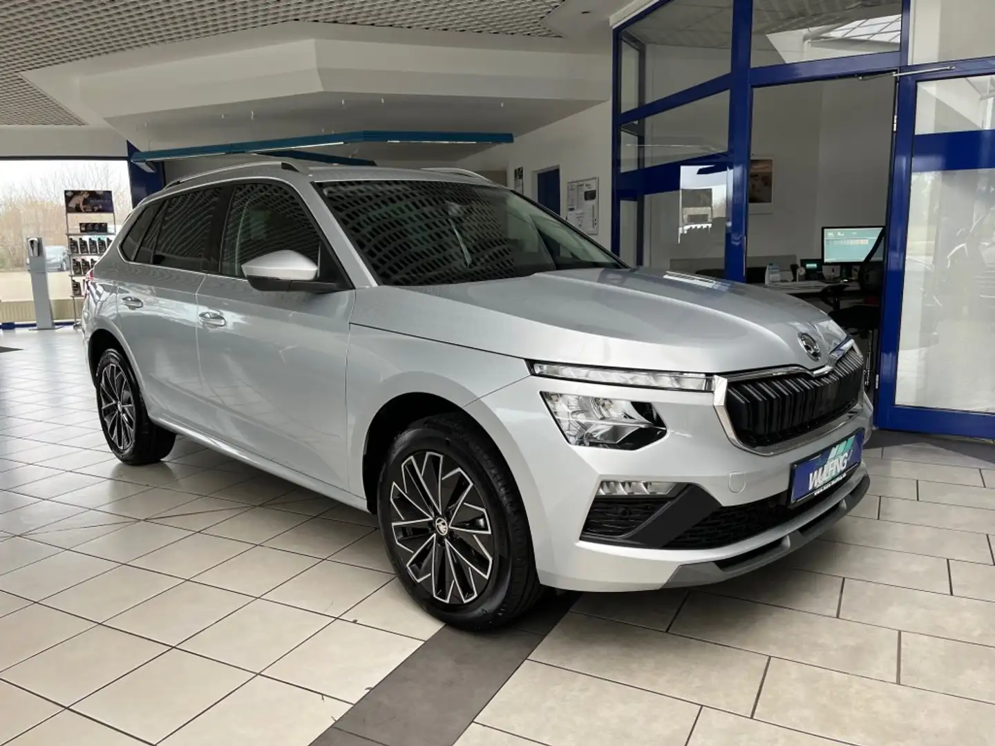 Skoda Kamiq 1.0 TSI DSG-115 Selection Plus Stříbrná - 1