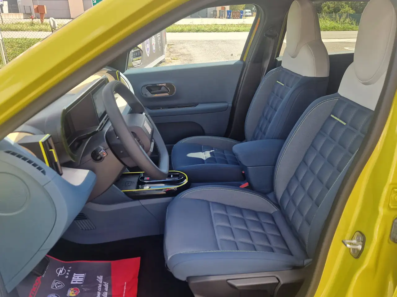 Fiat Grande Panda ELETTRICA 44 kWh 113cv La Prima KM 1.719-GIALLO LIMONE, миниатюра 10