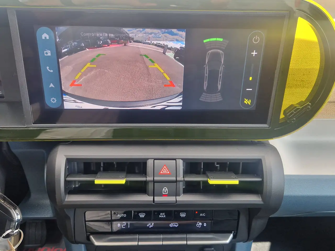 Fiat Grande Panda ELETTRICA 44 kWh 113cv La Prima KM 1.719-GIALLO LIMONE, миниатюра 23