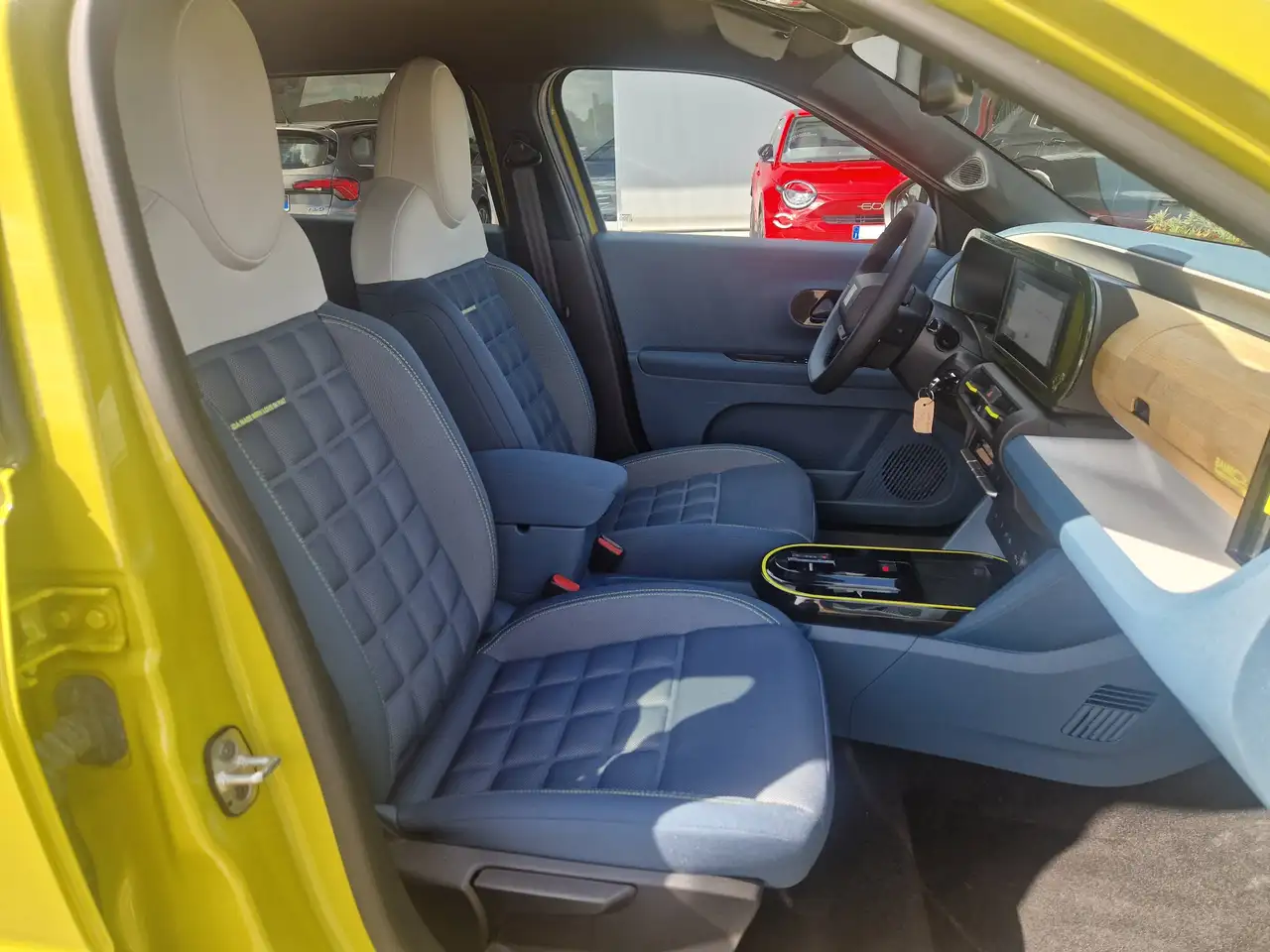 Fiat Grande Panda ELETTRICA 44 kWh 113cv La Prima KM 1.719-GIALLO LIMONE, миниатюра 13