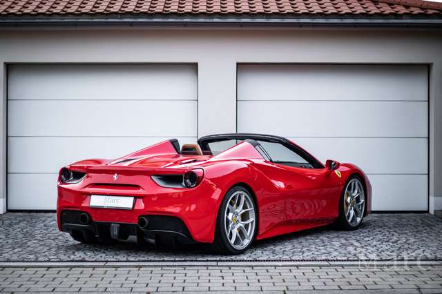 Ferrari 488 Spider / 1. Hand / Racing Seats /Lift / Carbon LED