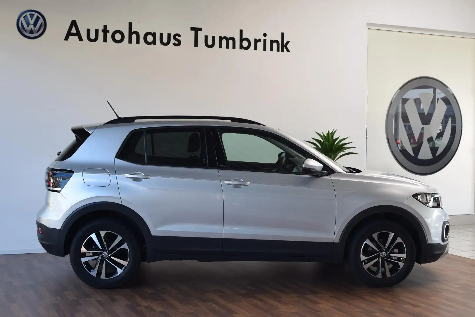 Volkswagen T-Cross United TSI GJR APP Parkpilot SHZ Garantieverl. Plateado - 2