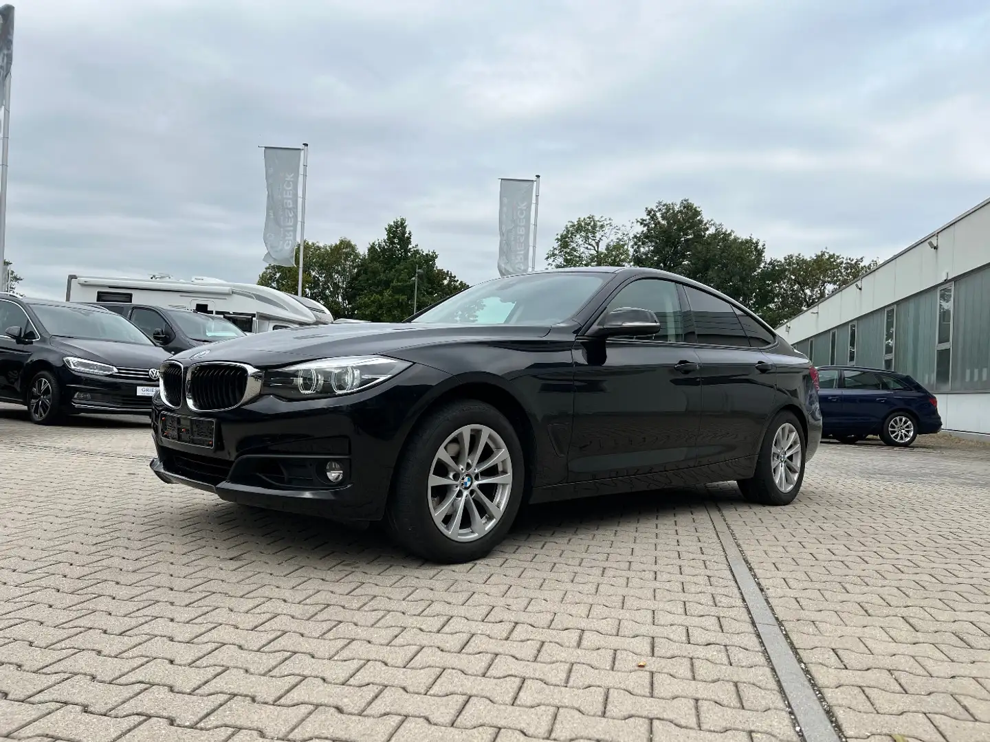 BMW 320 i GT Gran Turismo LED Navi Leder HUD el. Heck Zwart - 1