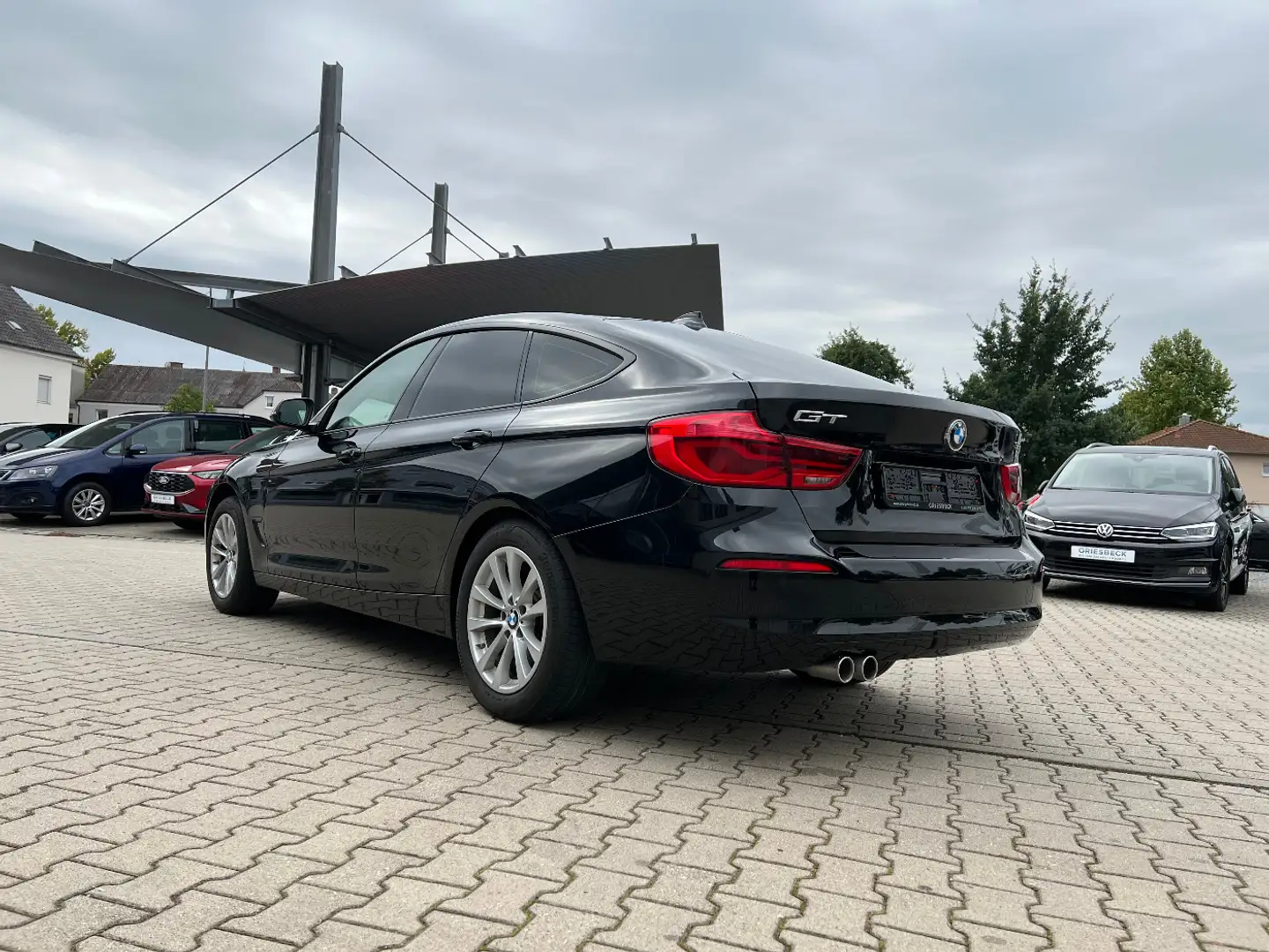 BMW 320 i GT Gran Turismo LED Navi Leder HUD el. Heck Zwart - 2