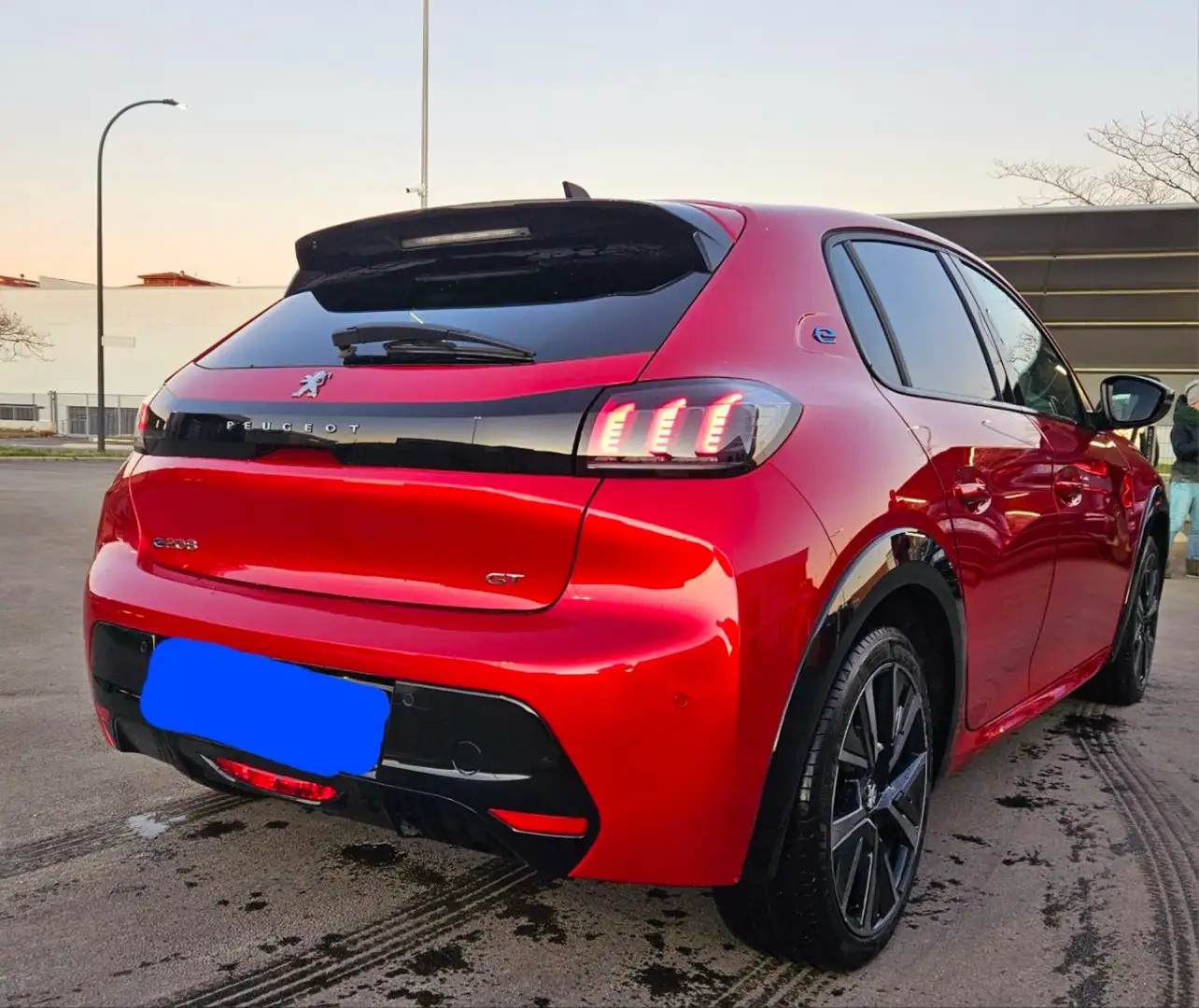 Peugeot e-208 GT Pack 100kW Rosso - 2