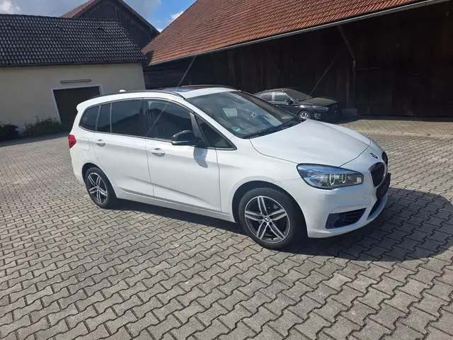 BMW 218 7-Sitzer, Automatik,HUD,PANO