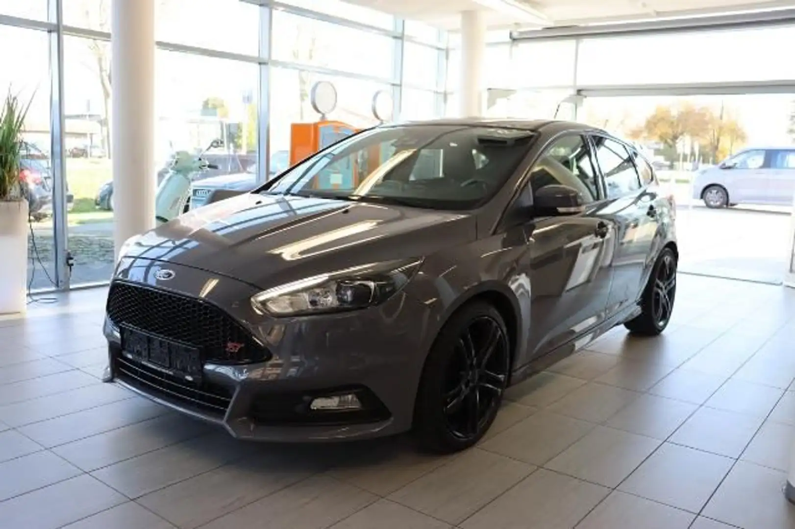 Ford Focus ST 2.0 Lim.*Kamera*DAB* Grau - 2