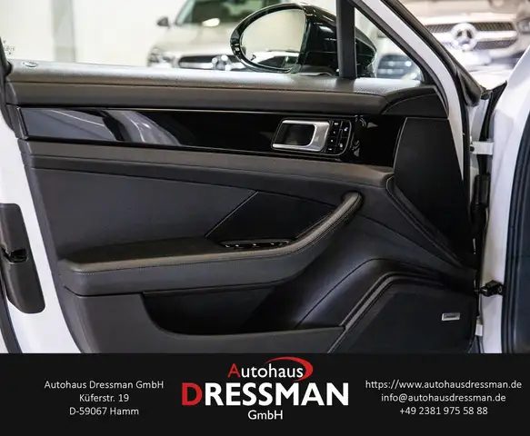 Porsche Panamera view 9