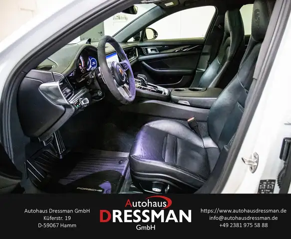 Porsche Panamera view 10