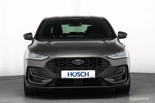 Ford Focus view 2