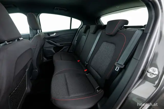 Ford Focus view 7