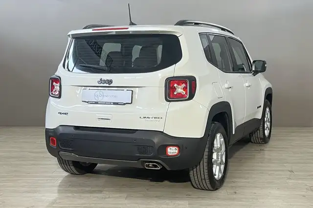 Jeep Renegade view 4