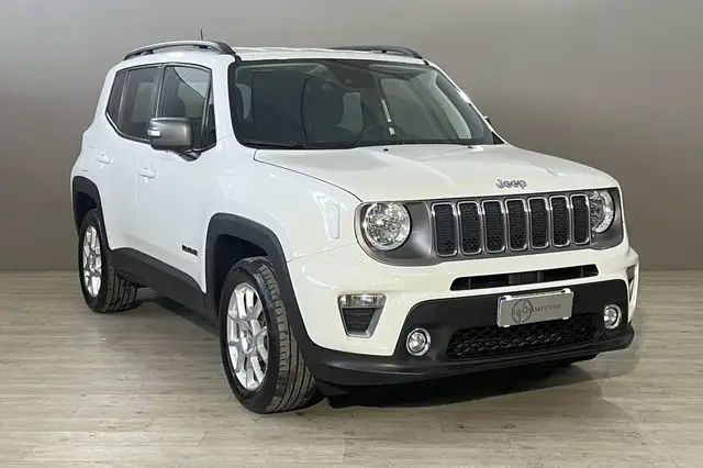 Jeep Renegade view 3