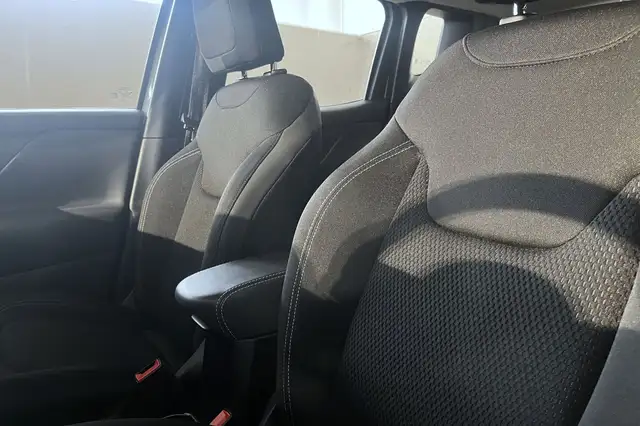 Jeep Renegade view 6