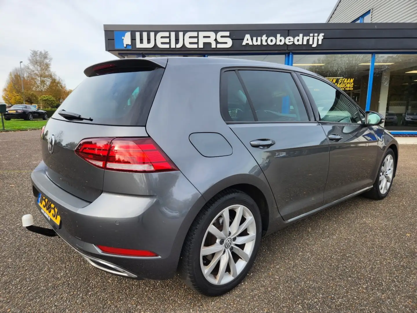 Volkswagen Golf 1.5 TSI HIGHLINE AUT. 150PK trekhaak, clima, navi Gris - 2