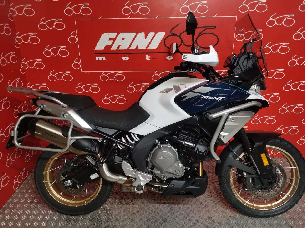 CFMOTO 700 MT Adventure