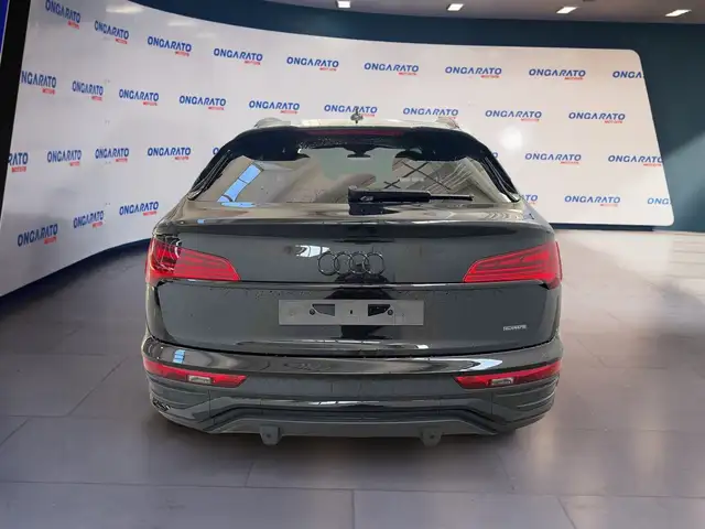 Audi Q5 view 5