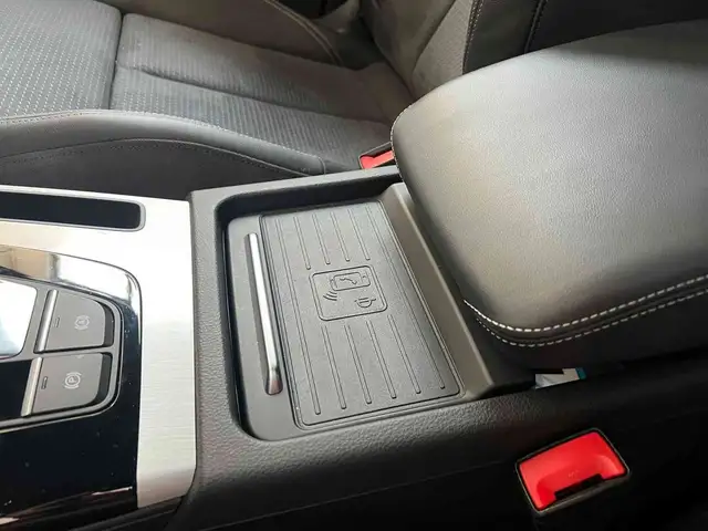 Audi Q5 view 10