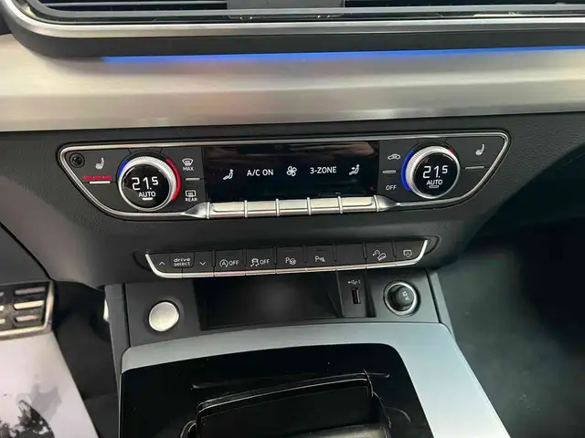 Audi Q5 view 9