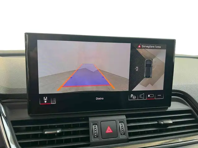 Audi Q5 view 11