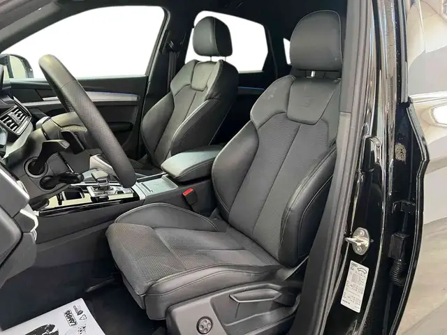 Audi Q5 view 8