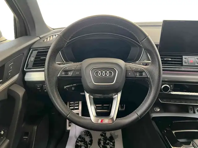 Audi Q5 view 6