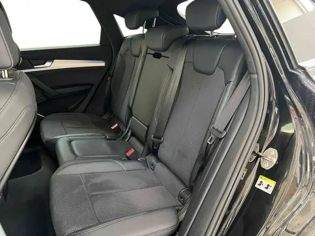 Audi Q5 view 12