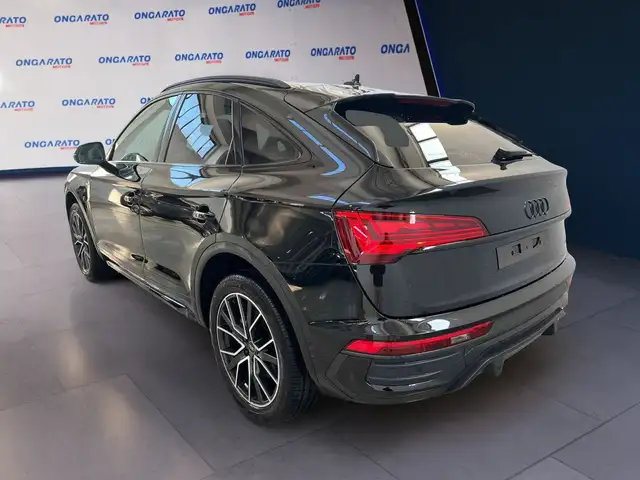 Audi Q5 view 2