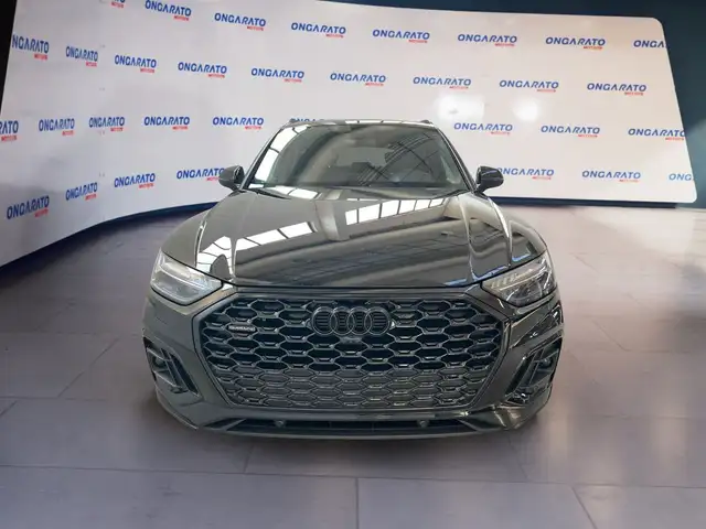Audi Q5 view 4