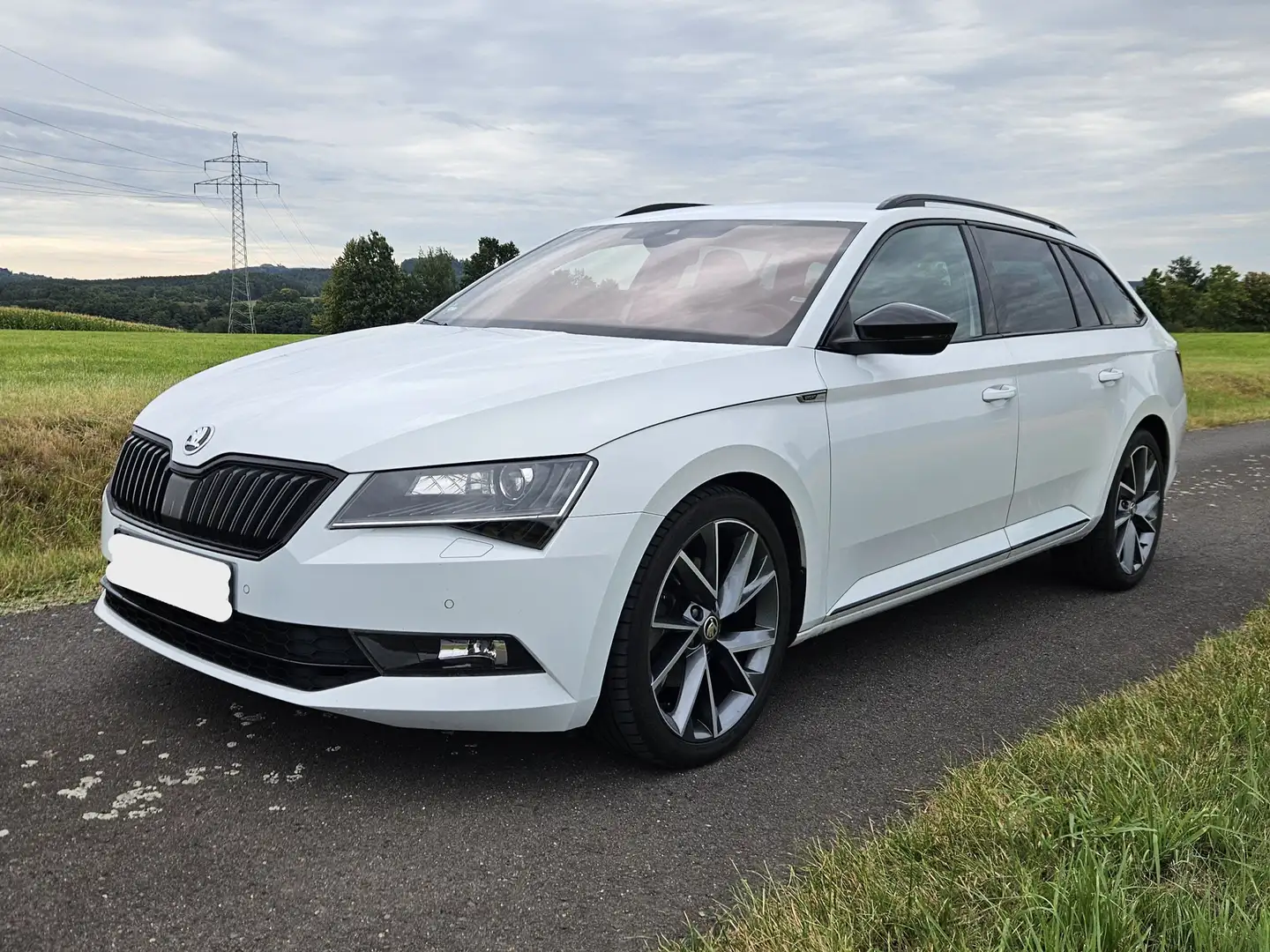 Skoda Superb Superb Combi 2.0 TDI 4x4 DSG Sportline Weiß - 1
