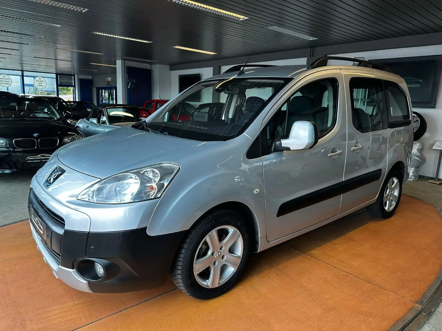 Peugeot Partner Tepee Tendance AHK/NAVI/KLIMA/SHZ/PDC Zilver - 1