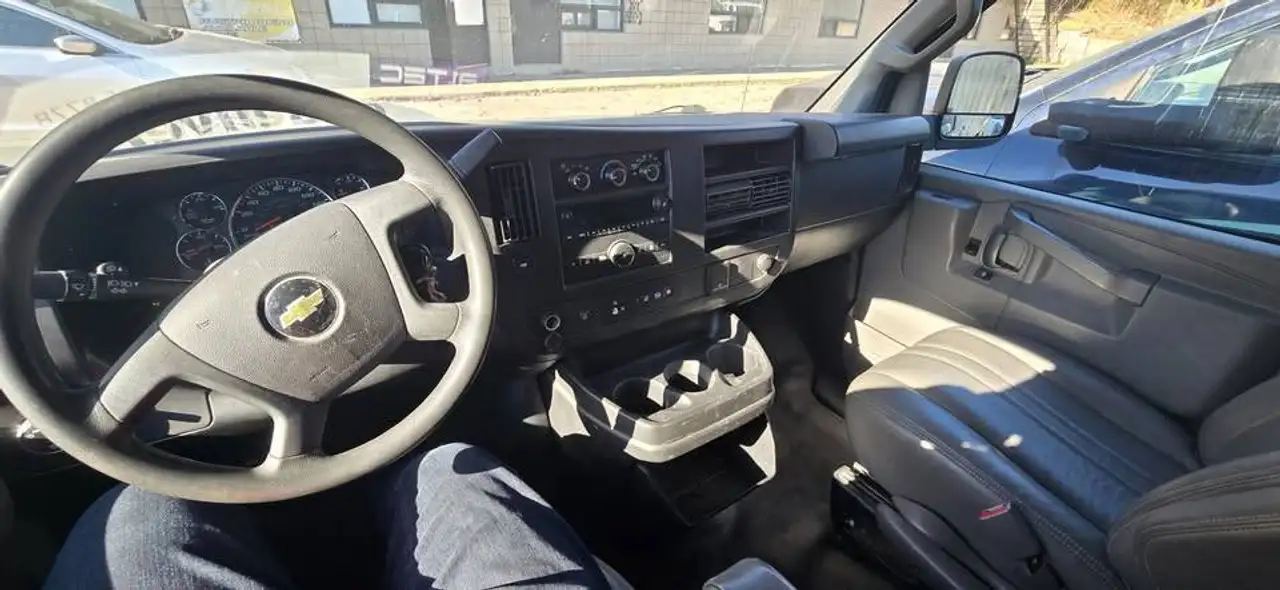 Chevrolet Express 2500 photo Chevrolet Express 2500