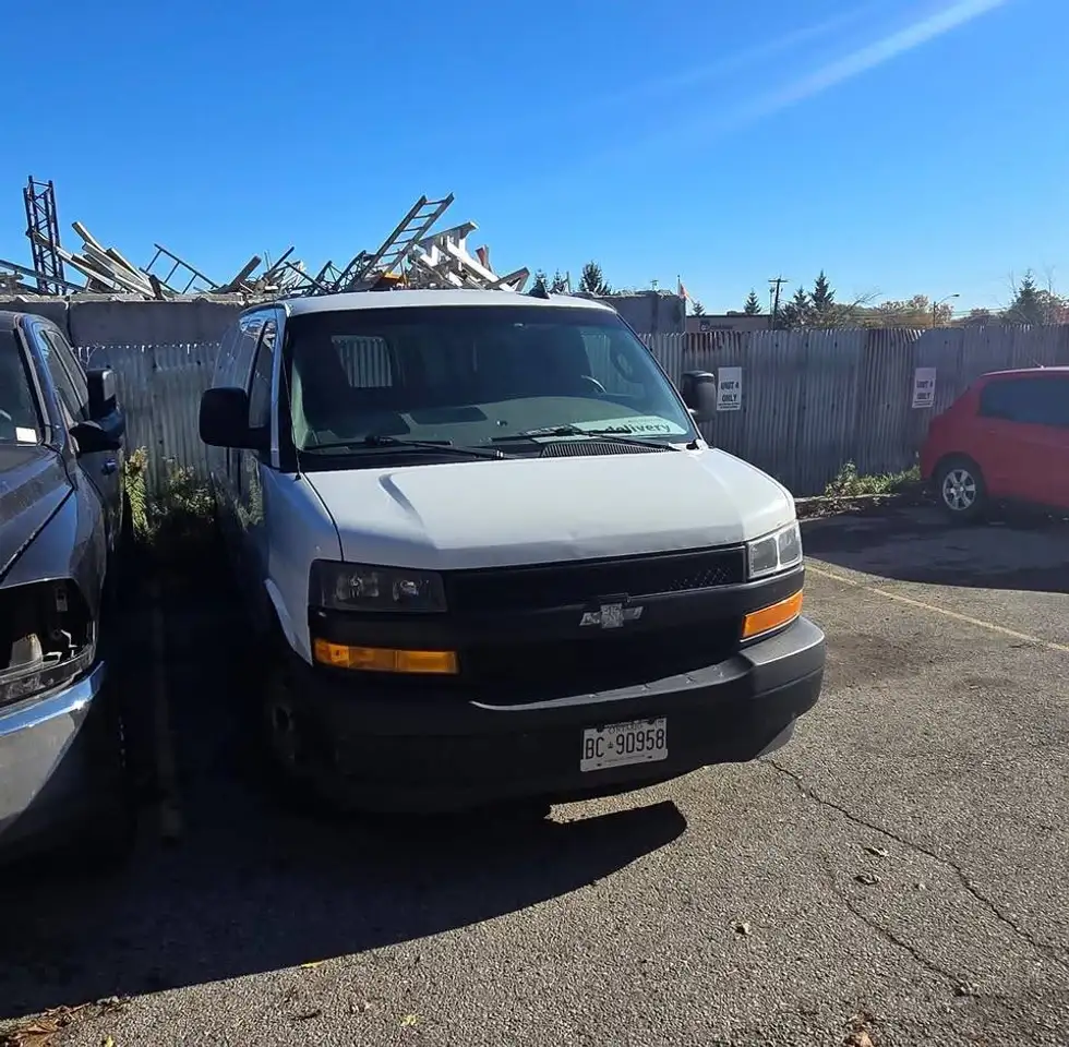 Chevrolet Express 2500 photo Chevrolet Express 2500