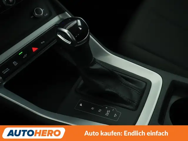 Audi Q3 view 24