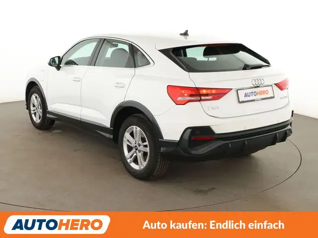 Audi Q3 view 4