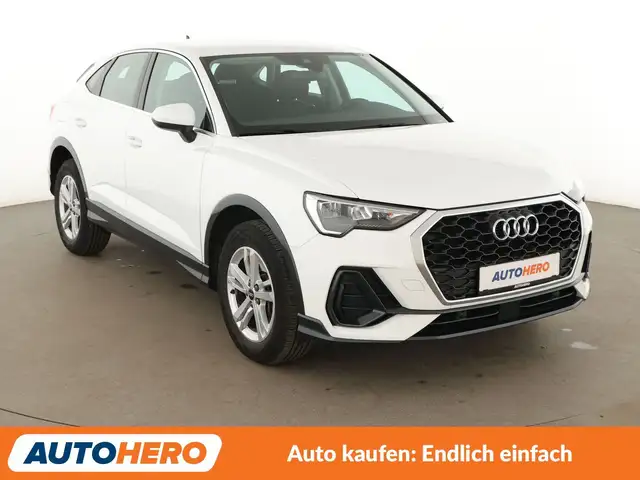 Audi Q3 view 8