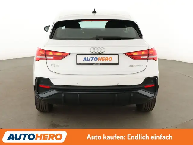 Audi Q3 view 5